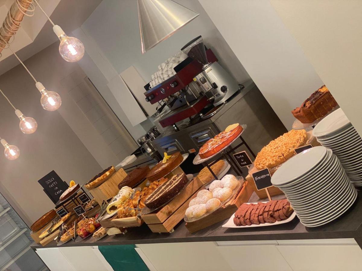 Hotel Apogeo - Breakfast Experience Rimini Exterior photo