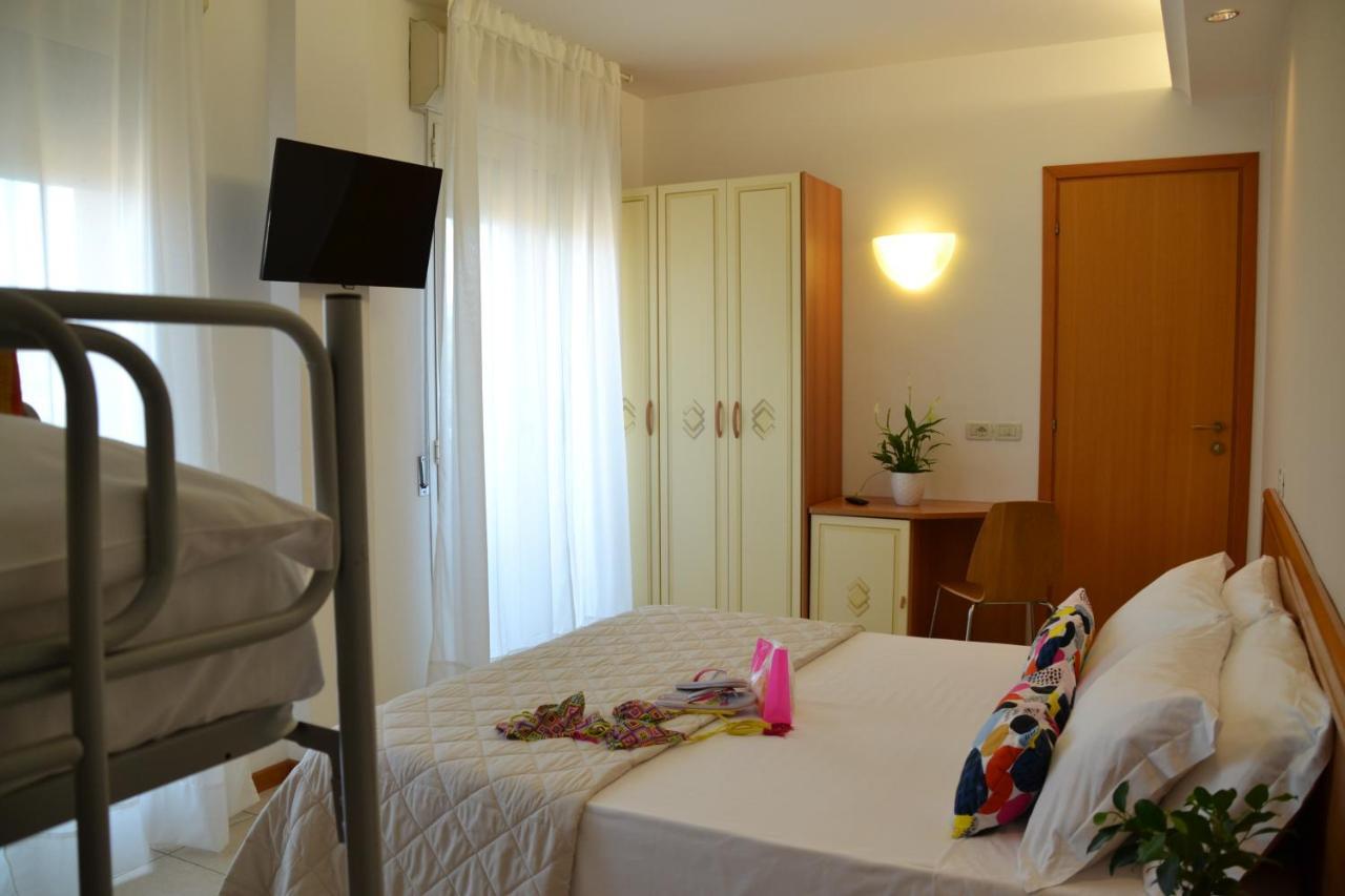 Hotel Apogeo - Breakfast Experience Rimini Exterior photo