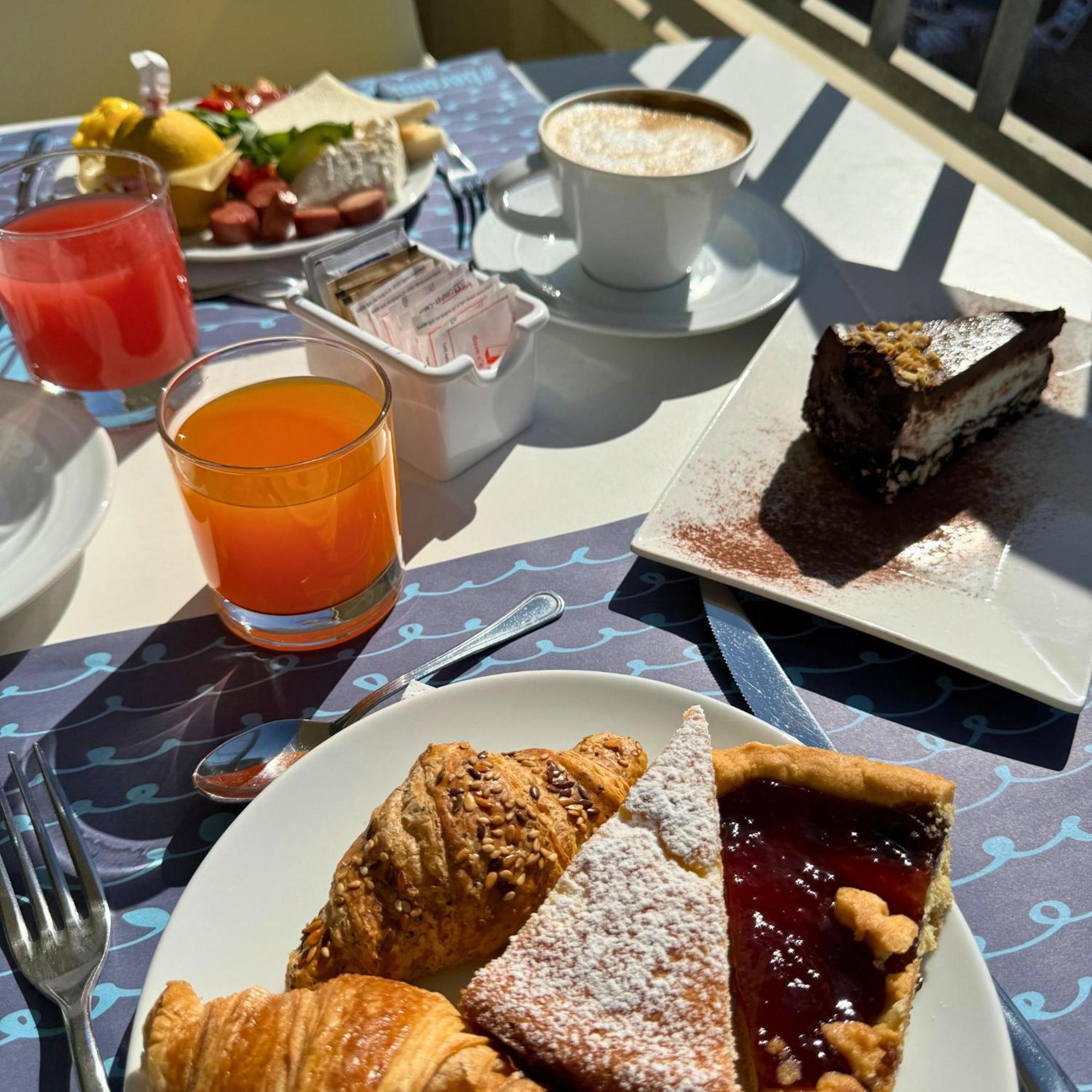 Hotel Apogeo - Breakfast Experience Rimini Exterior photo