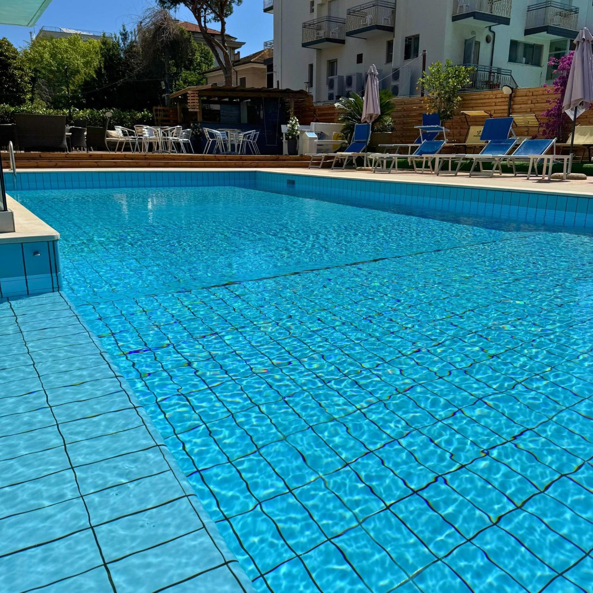 Hotel Apogeo - Breakfast Experience Rimini Exterior photo